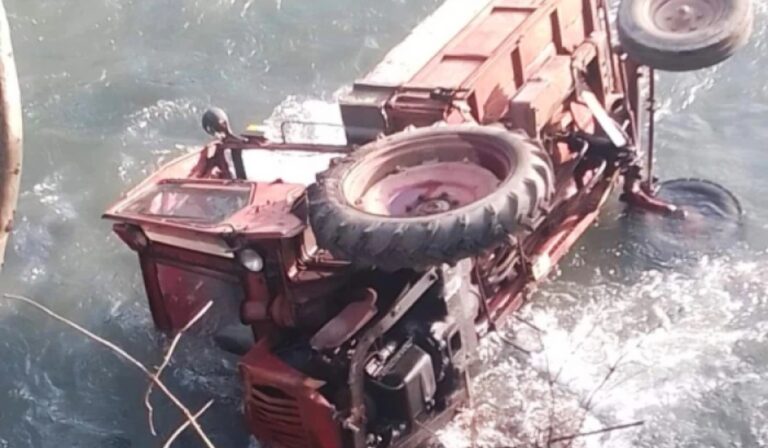 Folyóba zuhant egy traktor a Huszti járásban
