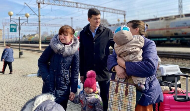 На Закарпаття евакуювали десять багатодітних родин з Донеччини