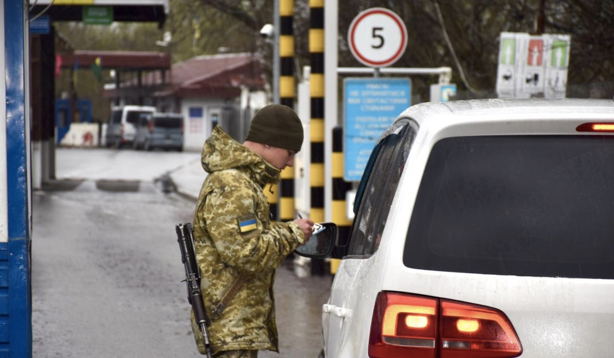 autó határ kiskatona