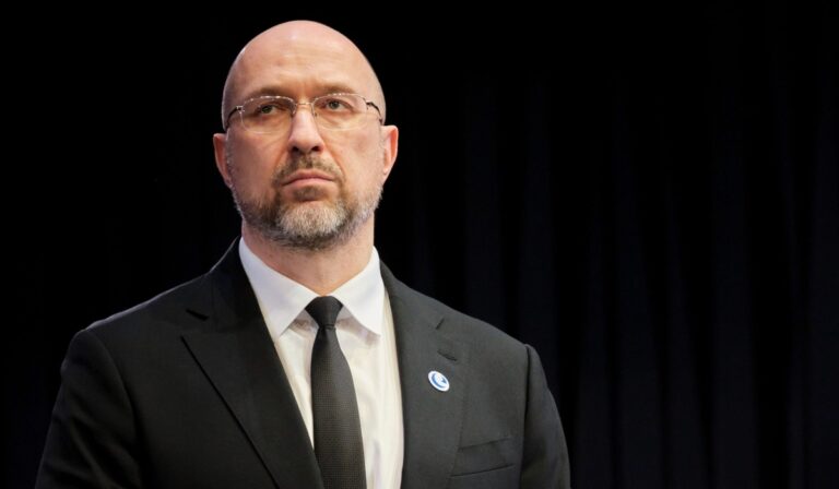 Benyújtotta lemondását Smihal