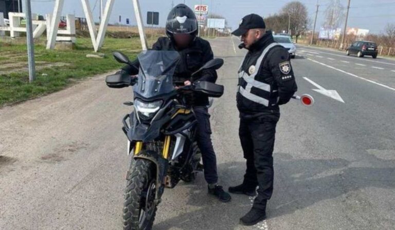 A motorosokat ellenőrzi a kárpátaljai rendőrség