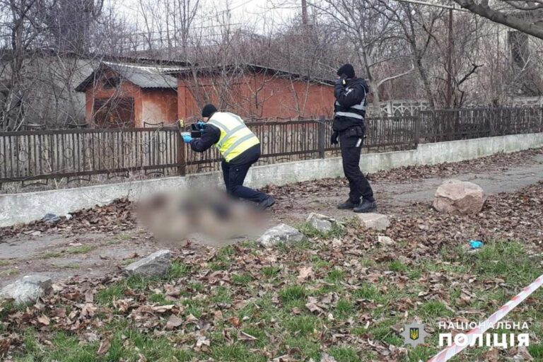 Holtan találtak az utcán egy katonát a járókelők