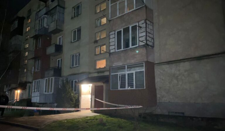 Leszúrta édesapját egy 19 éves lány Munkácson