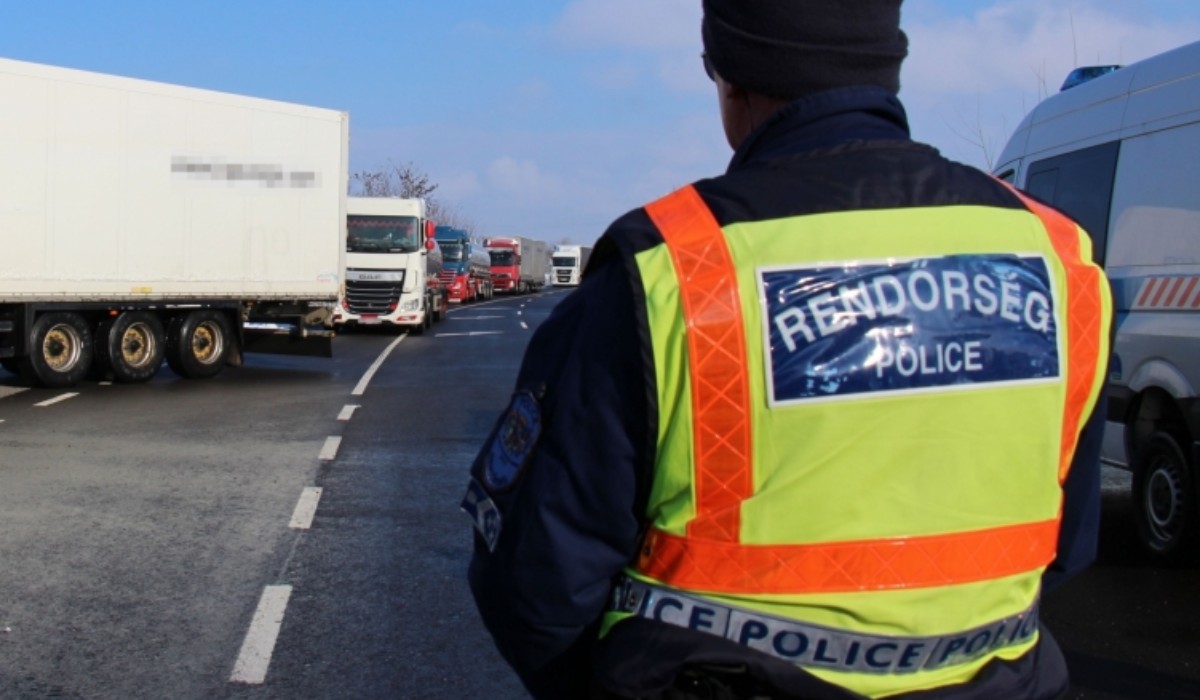 kamion magyar rendőrség