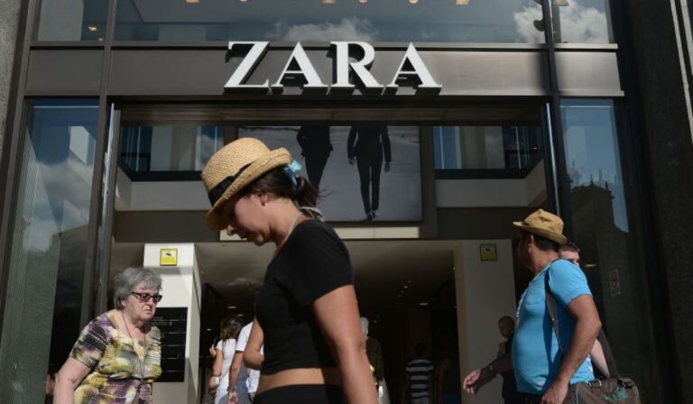 Újra nyitja üzleteit a Zara Ukrajnában
