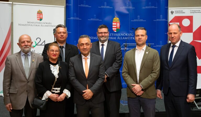 Megjelentek a Szülőföldön magyarul program idei pályázati felhívásai