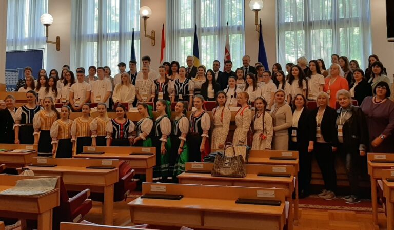 Összukrajnai verseny a nemzeti kisebbségek diákjainak Ungváron