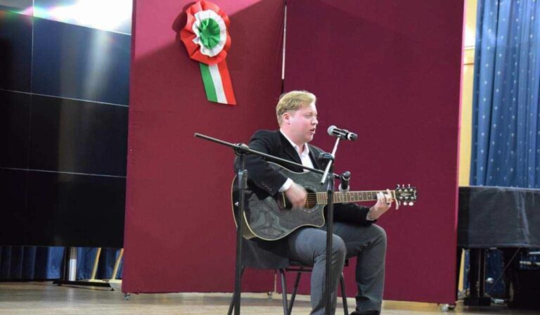 Felhangolva: Ferku Szilveszter