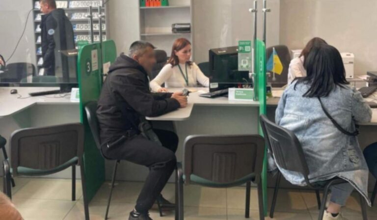 Hamis vezetői engedély miatt vonnak felelősségre egy férfit Kárpátalján