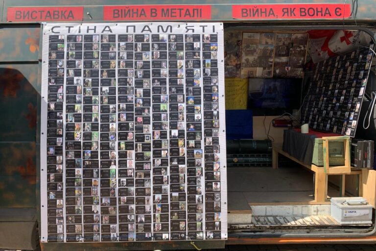 Háborús kiállítás Beregszász főterén