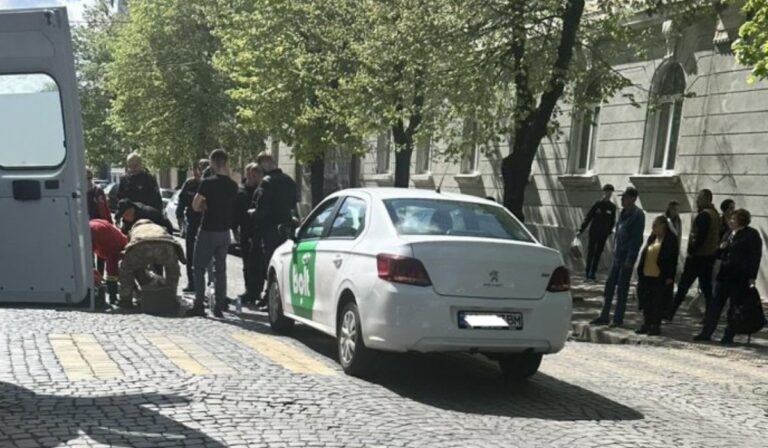 Taxi gázolt el egy gyalogost Munkácson