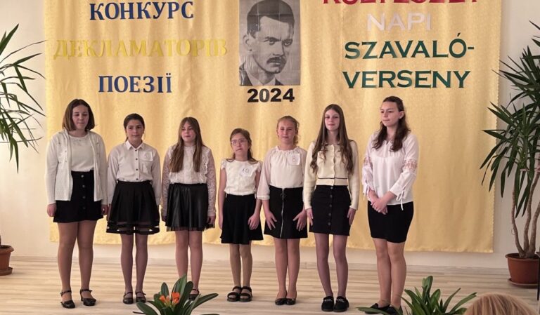 Költészet-napi szavalóverseny a Beregdédai Gimnáziumban