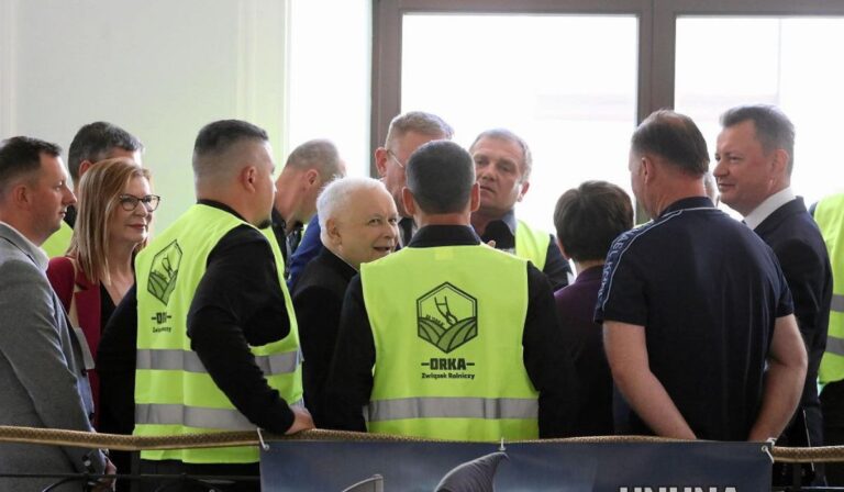 Éhségsztrájkba kezdett a varsói szejmben a gazdák egy csoportja