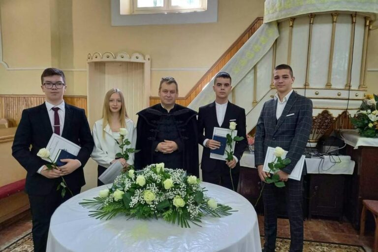 Konfirmáció a nagyszőlősi református gyülekezetben