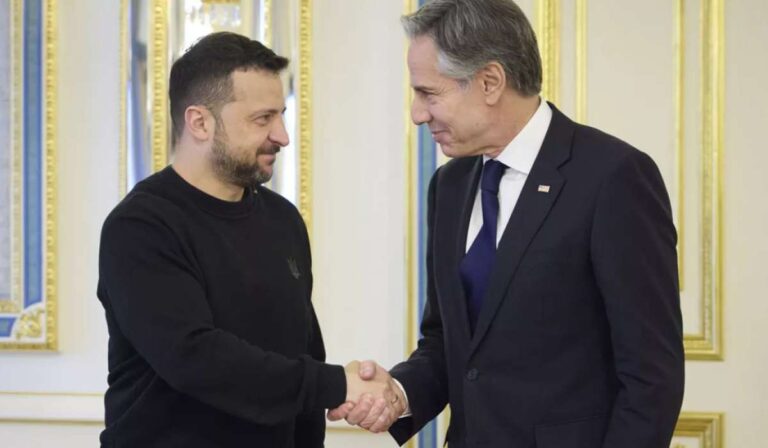 Ukrajna győzelemhez segítéséről beszélt Antony Blinken Kijevben