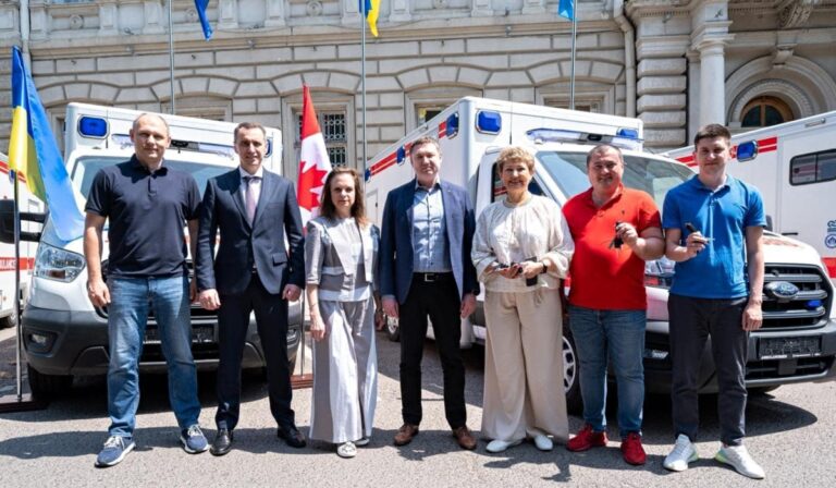 Ukrajna 10 mentőautót kapott Kanadától