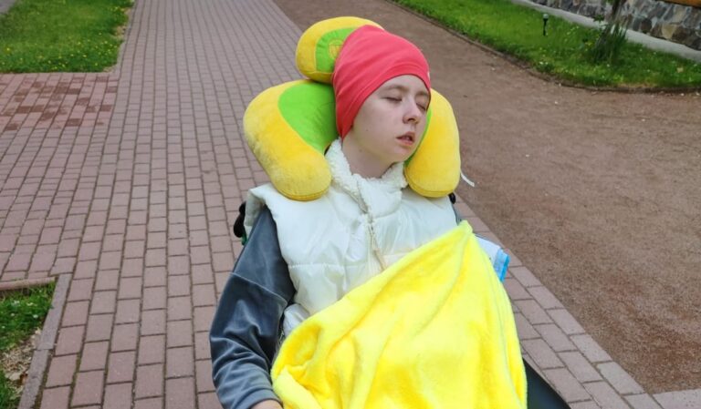 Súlyosan megsérült kárpátaljai lánynak kérnek segítséget