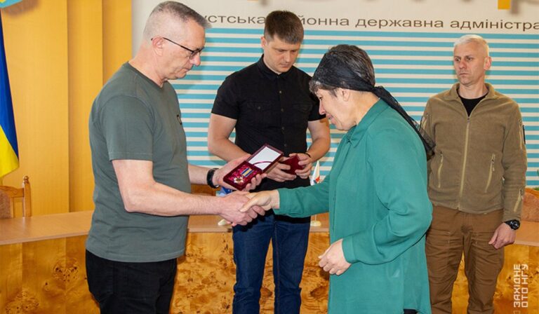 Posztumusz kitüntetést adtak át Huszton