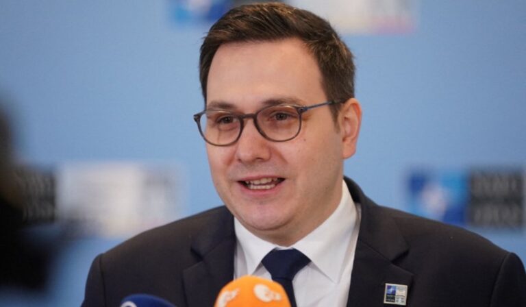 Jan Lipavsky marad a cseh külügyminiszter