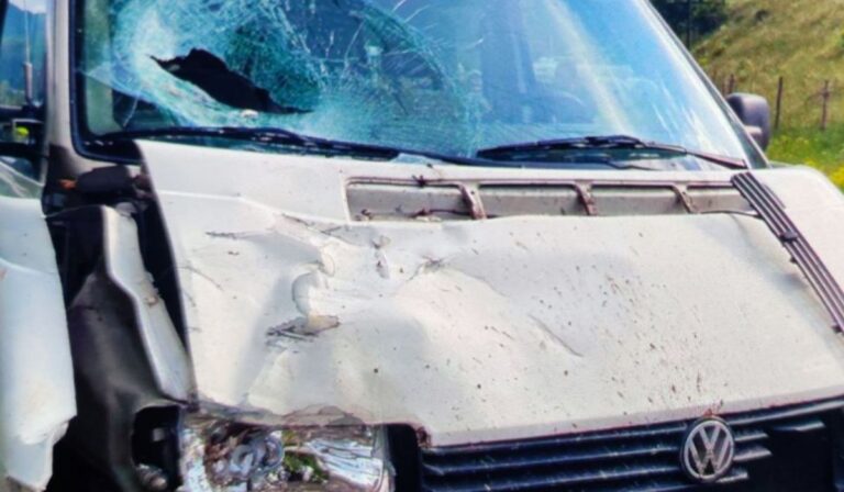 Kisbusz és motoros ütközött Tiszaborkúton