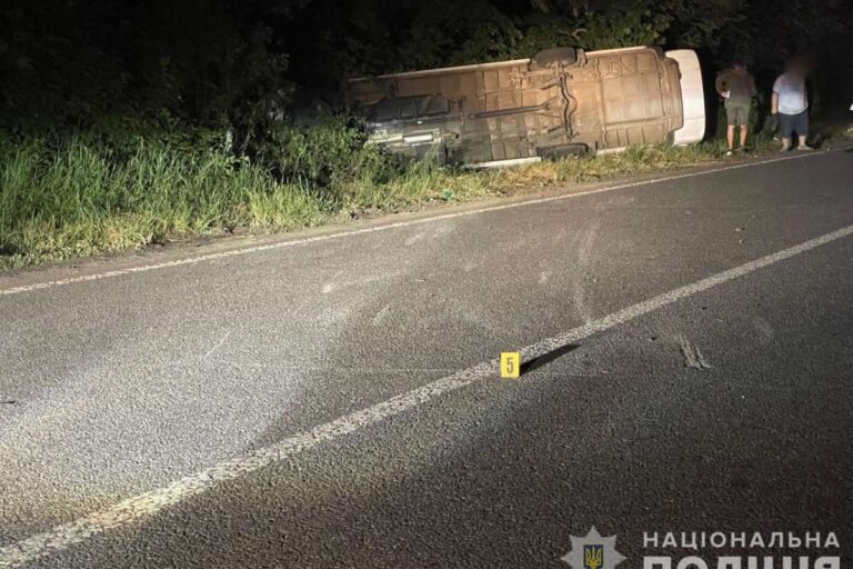 Felborult egy gyerekeket szállító busz Vinnicja megyében