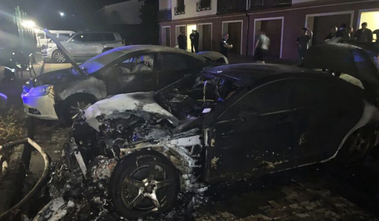 Tűzeset egy ungvári lakónegyed parkolójában