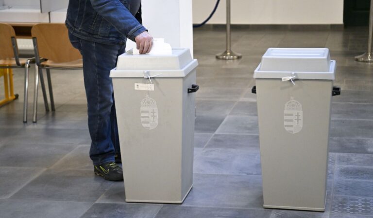 Megnyitottak a szavazókörök Magyarországon
