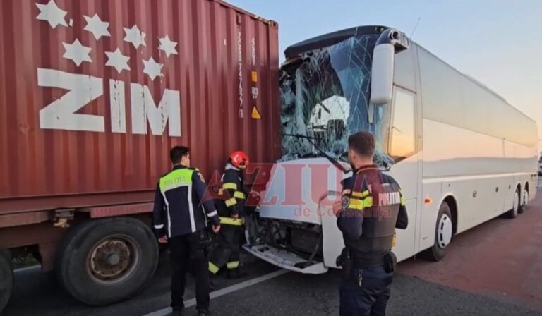 Ukránokat szállító autóbusz balesetezett Romániában