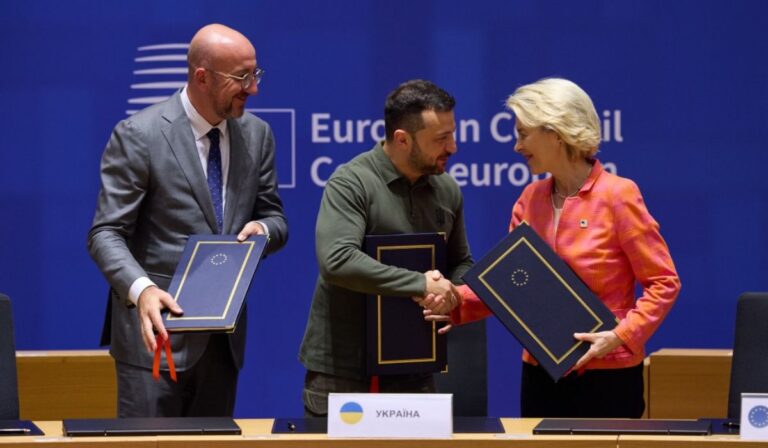 Az EU biztonsági kötelezettségvállalási megállapodást írt alá Ukrajnával