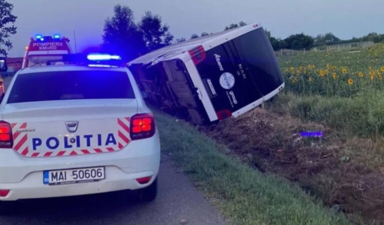 Árokba borult egy ukránokat szállító busz Romániában