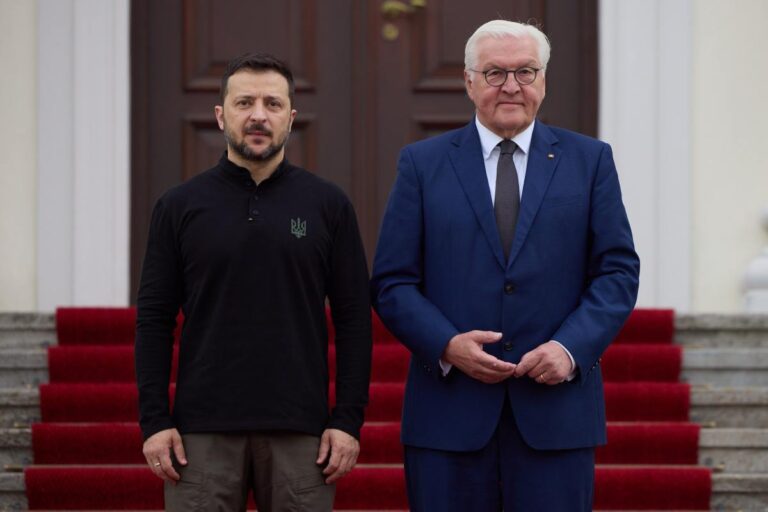 Zelenszkij Frank-Walter Steinmeierrel találkozott Németországban