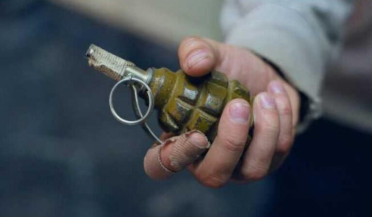 Egy férfi gránátot dobott be egy lakás ablakán Kijevben