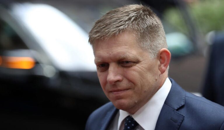 Robert Fico maradandó mozgásszervi károsodást szenvedett