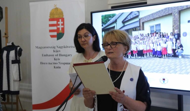 Kijevben mutatták be a Tulipán Tanoda hálózatának összetartozás napi táncát