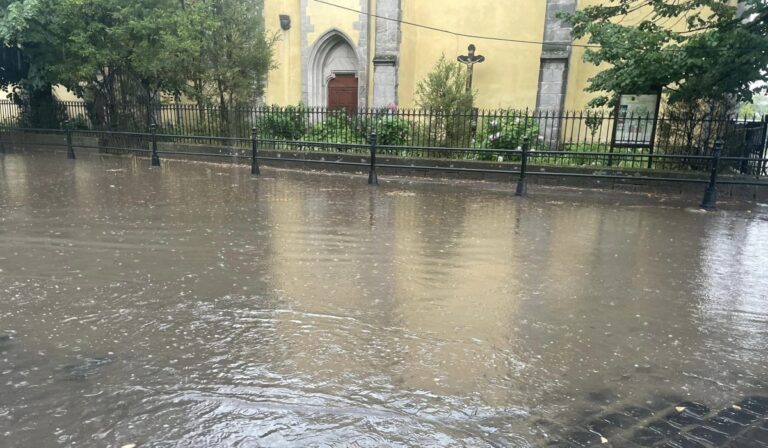 A víz az úr a macskakövön