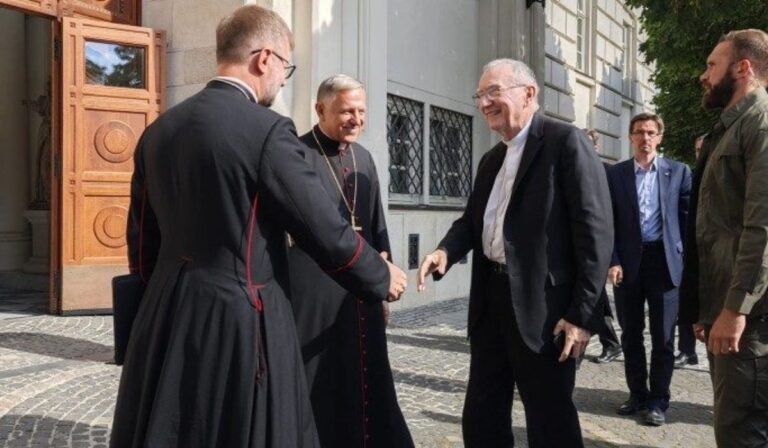 Ukrajnába érkezett Pietro Parolin szentszéki államtitkár