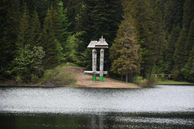 Negyven éve állítottak Színy és Vér legendájának monumentális emlékművét