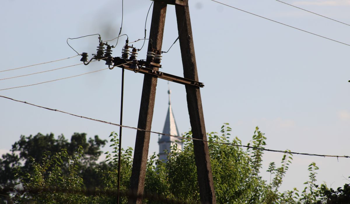 villanyoszlop templomtorony