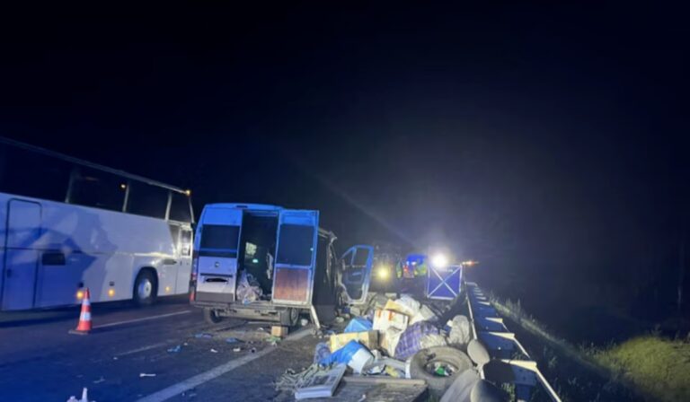 Ukránokat szállító kisbusz balesetezett Lengyelországban