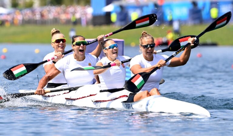 Olimpiai bronzérmes a magyar női kajak négyes