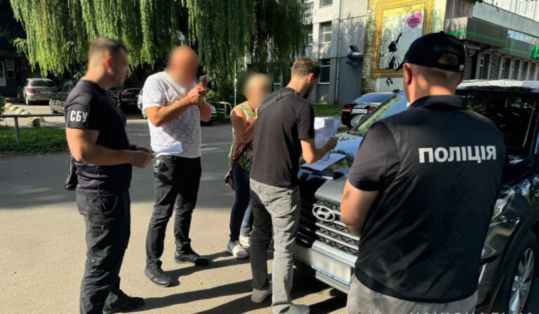 Sikkasztással vádolnak két kárpátaljai férfit