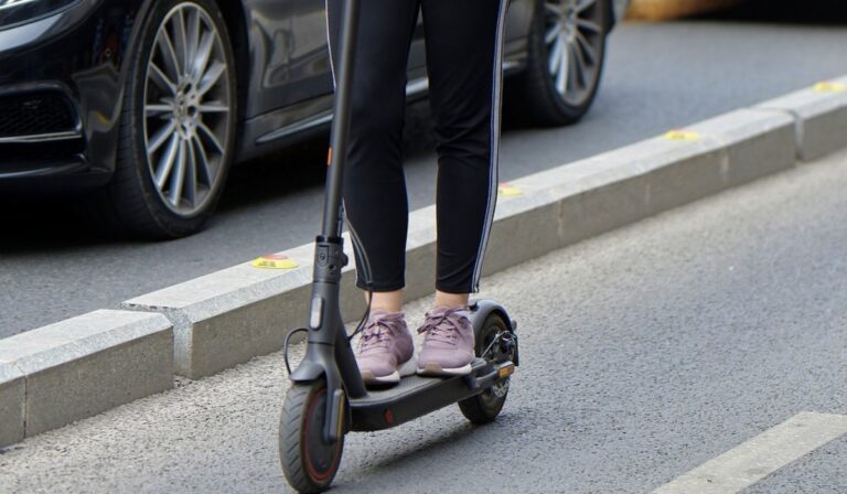 Sebességkorlátozást vezetnek be az elektromos rollerekre Ungváron