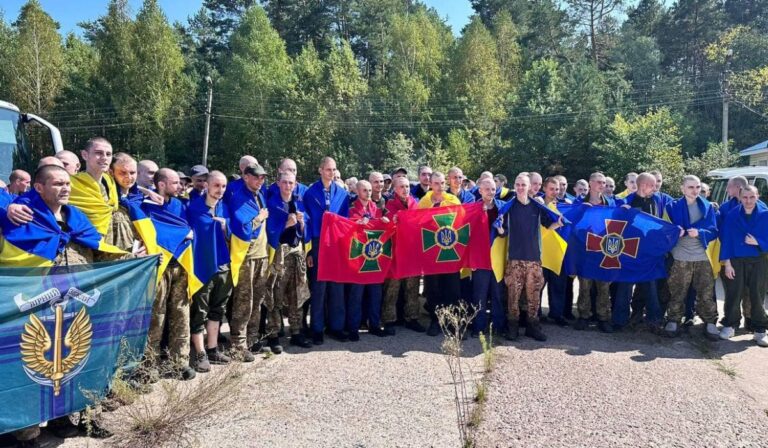 Zelenszkij: 115 ukrán védő tért haza a fogságból
