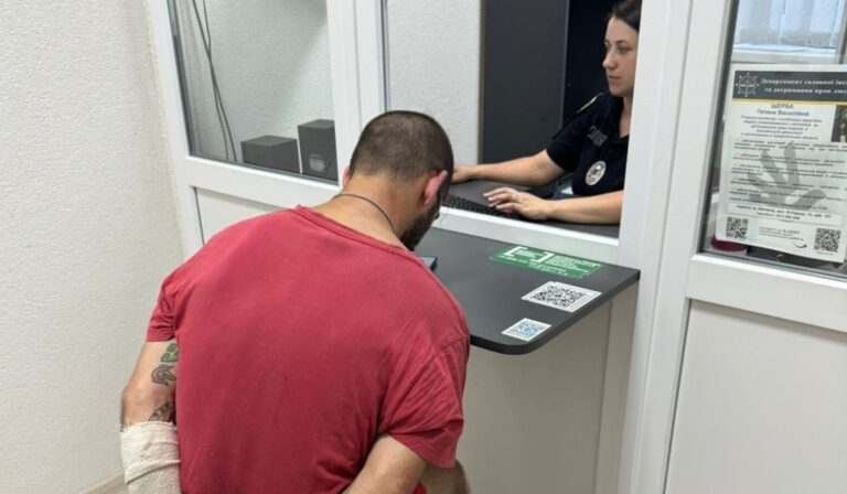 Késsel támadt a rendőrökre egy férfi a Técsői járásban