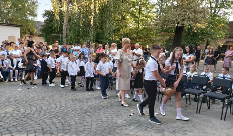 Megszólalt az első csengő a Nagyszőlősi 3. Számú Perényi Zsigmond Középiskolában