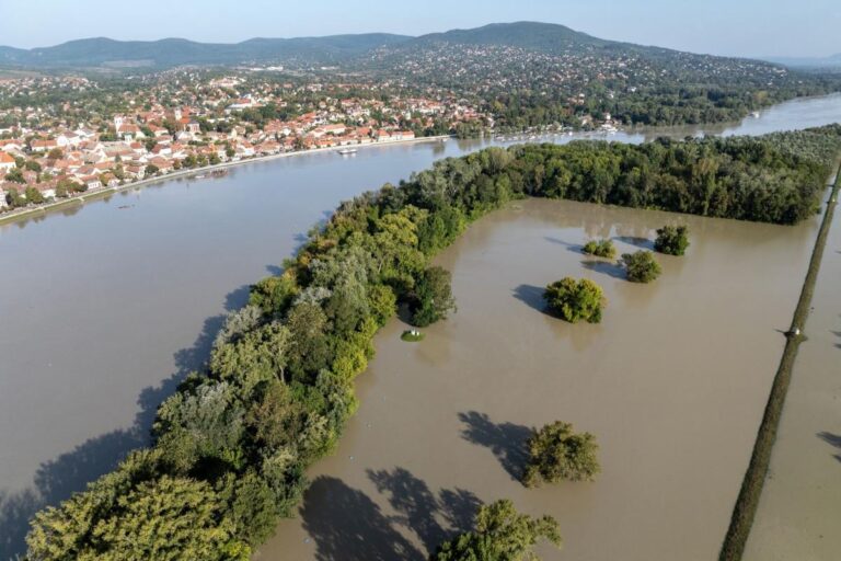 Megkezdődött a Duna tetőzése a Szigetköznél