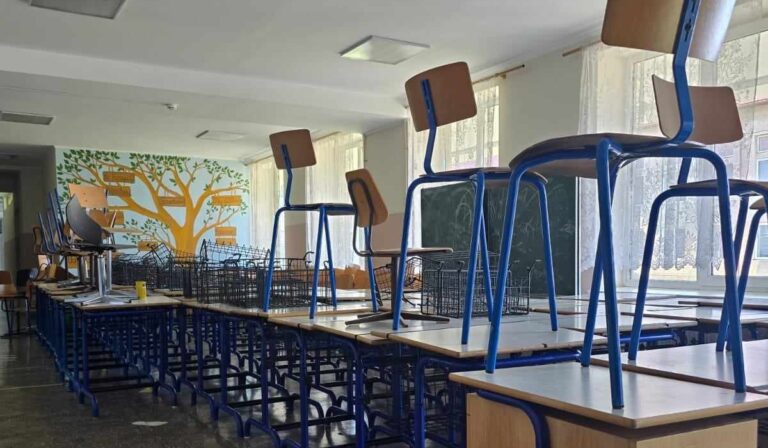 Új bútorokkal bővültek a Nagydobronyi kistérség oktatási intézményei