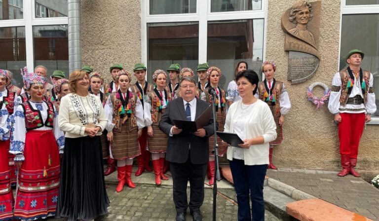 Emléktáblát avattak Balogh Klára tiszteletére Ungváron