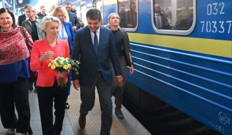 Kijevbe érkezett Ursula von der Leyen