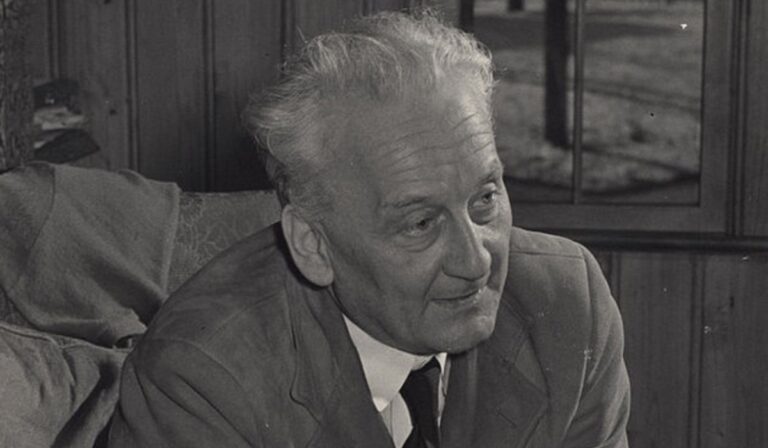 132 éve született Szent-Györgyi Albert